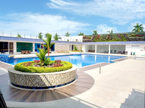 2 outdoor pools