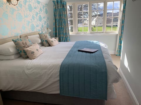 Triple Room, Ensuite | Egyptian cotton sheets, premium bedding, pillowtop beds, blackout drapes