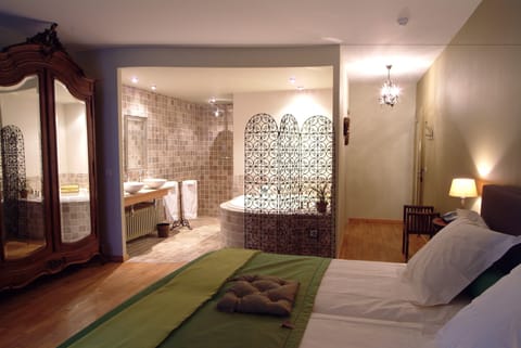 Comfort Double Room, 1 Queen Bed | Minibar, in-room safe, desk, soundproofing