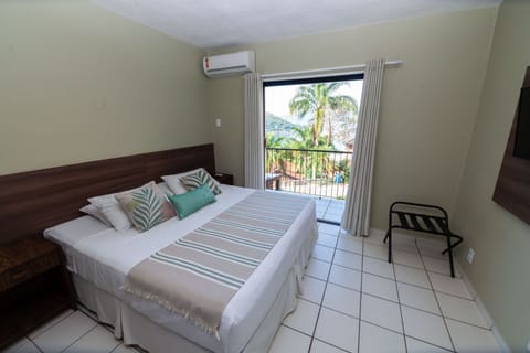 Suite Duplex | Minibar, in-room safe, blackout drapes, bed sheets