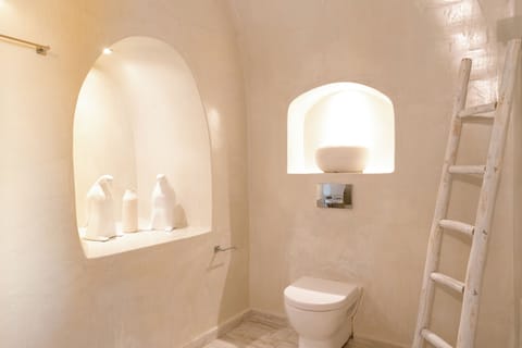 Shower, free toiletries, hair dryer, slippers