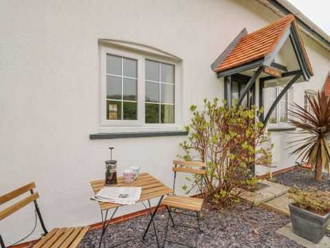 Cottage | Property grounds