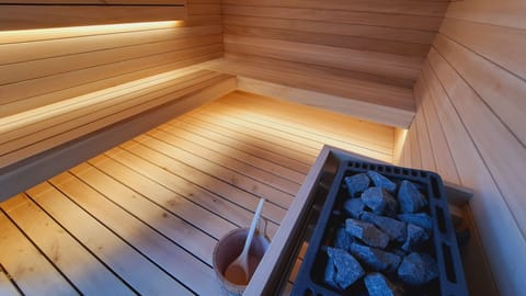 Sauna, hot tub, steam room