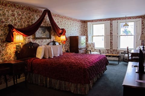 Deluxe Single Room, 1 King Bed (Whirlpool bath) | Individually decorated, individually furnished, iron/ironing board