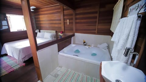 Romantic Room | Minibar, bed sheets