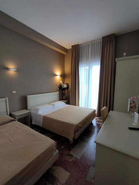 Standard Double Room, Sea View | Minibar, in-room safe, individually decorated, individually furnished