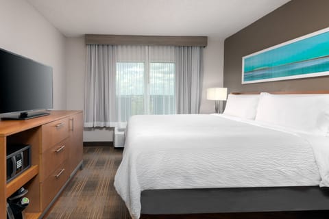 Junior Suite, 1 King Bed (Additionl Living Area) | Premium bedding, down comforters, in-room safe, desk