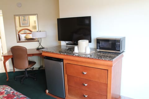 Standard Room, 2 Double Beds | Room amenity