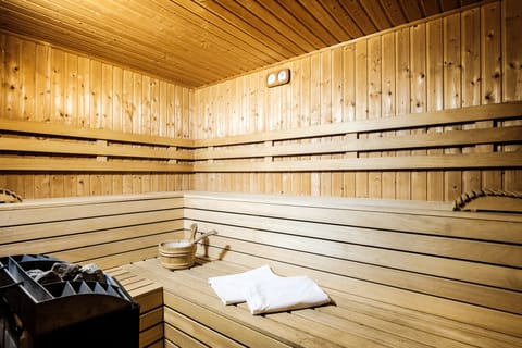 Hot tub, steam room