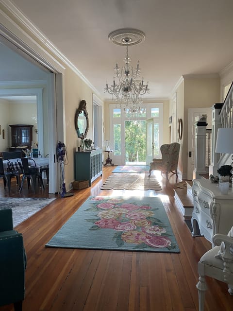 Netflix, Hulu, streaming services