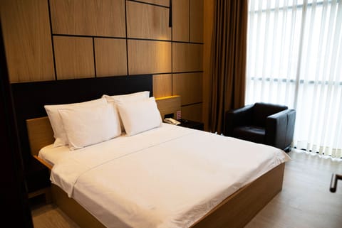 Deluxe Studio Suite | Free WiFi, bed sheets