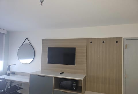 Room, 1 Queen Bed, Hearing Accessible, Non Smoking (Mobility, Bathtub w/ Grab Bars) | Premium bedding, down comforters, pillowtop beds, desk