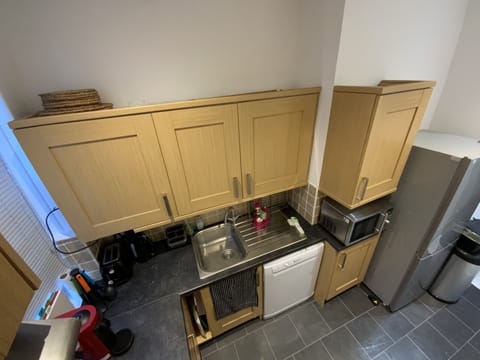 Apartment | Private kitchen | Fridge, microwave, oven, stovetop