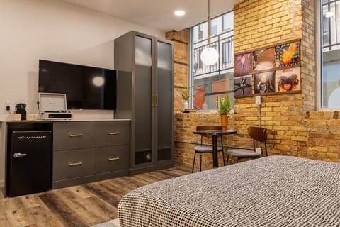 Exclusive Suite | Premium bedding, pillowtop beds, in-room safe, individually decorated