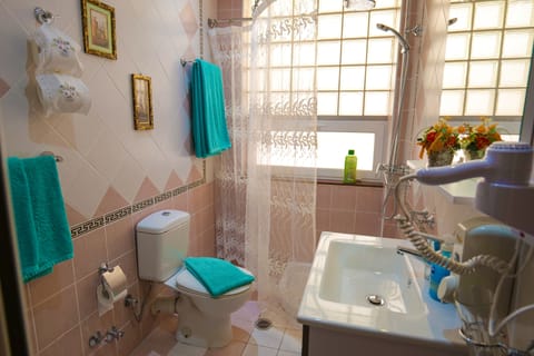 Twin Room | Bathroom | Towels