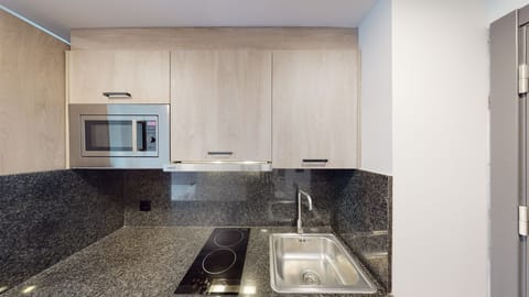 Single Room | Private kitchen