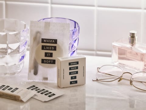 Twin Room, 2 Twin Beds (Medium Mama) | Premium bedding, minibar, in-room safe, desk