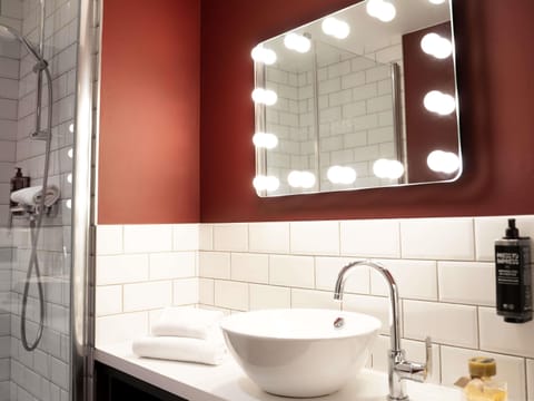 Executive Room, 1 Double Bed with Sofa bed | Desk, laptop workspace, blackout drapes, soundproofing