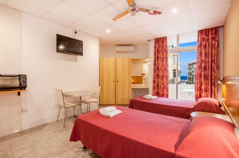 Standard Double Room | In-room safe, iron/ironing board, free cribs/infant beds, bed sheets