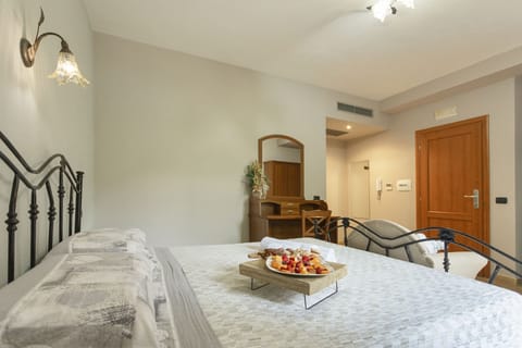 Classic Double Room, 1 Double Bed | Desk, cribs/infant beds, free WiFi