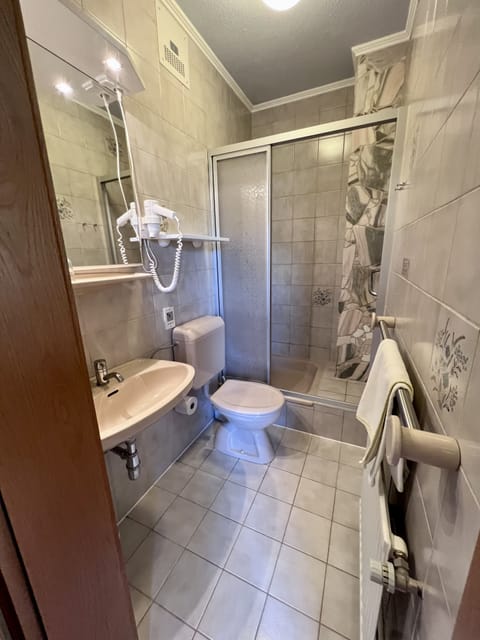 Double Room | Bathroom | Shower, hair dryer, towels