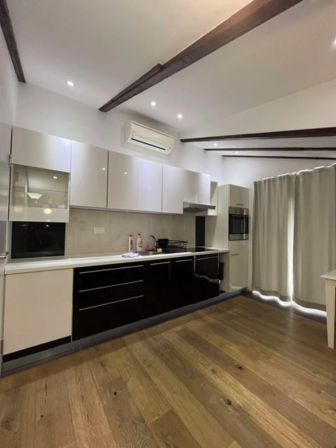 Suite (Attic) | Private kitchen | Fridge, electric kettle