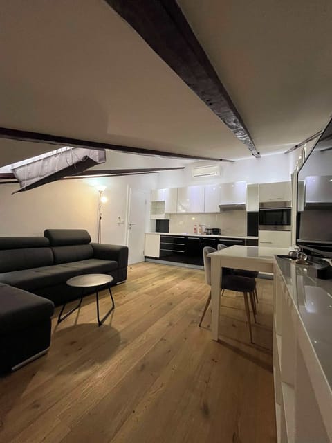 Suite (Attic) | Private kitchen | Fridge, electric kettle
