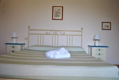 In-room safe, free WiFi, bed sheets