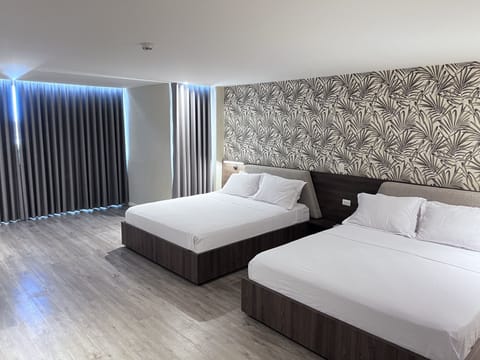 Deluxe Double Room | Desk, WiFi (free), bed sheets