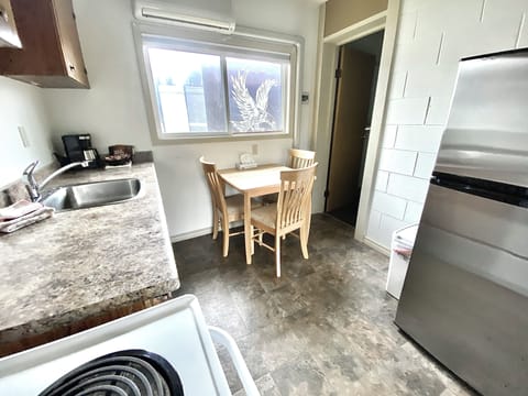 Standard Room, 1 Queen Bed, Accessible, Kitchen | Private kitchen