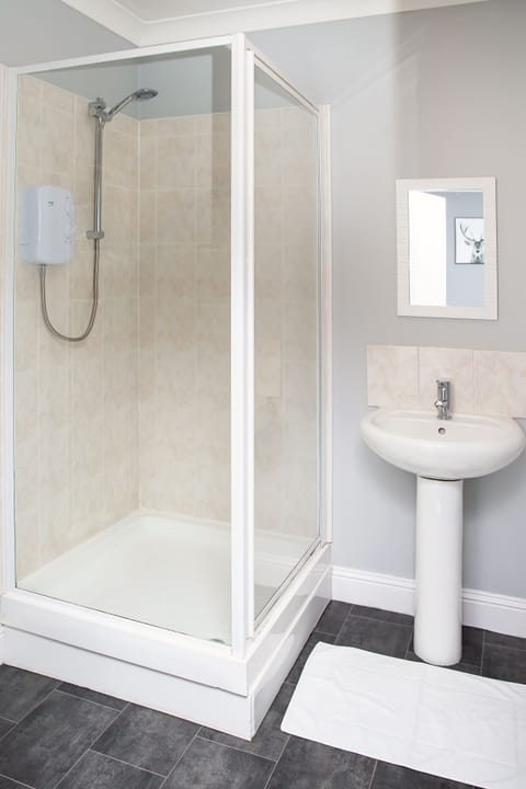 Studio | Bathroom | Hair dryer, towels