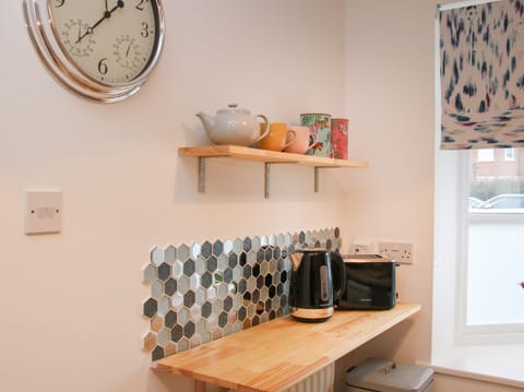 Cottage | Private kitchen | Fridge, dishwasher, electric kettle, toaster