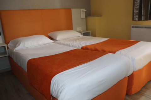 Classic Room (With Twin Beds) | Desk, blackout drapes, soundproofing, free WiFi