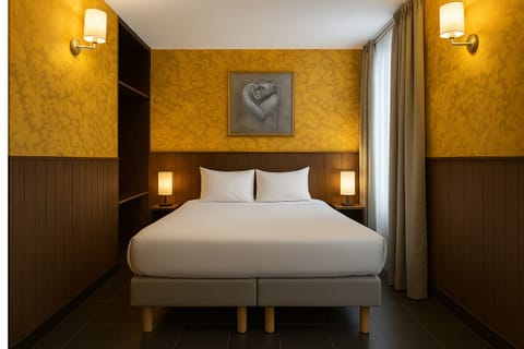 Superior Double Room | Desk, soundproofing, iron/ironing board, free WiFi