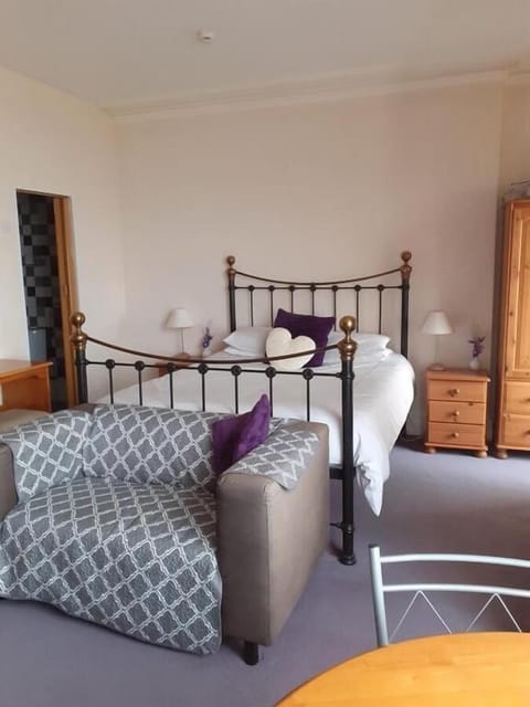 Family Room (Room 8) | Hypo-allergenic bedding, iron/ironing board, free WiFi, bed sheets