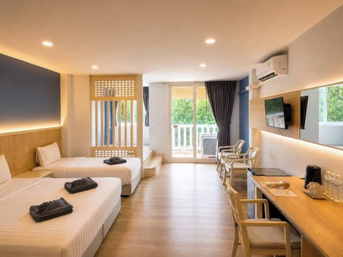 Family Room | In-room safe, desk, rollaway beds, free WiFi