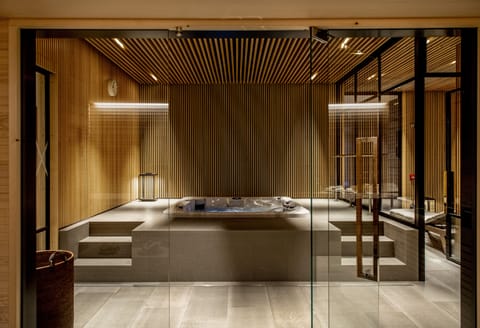 Couples treatment rooms, body treatments, hot stone massages