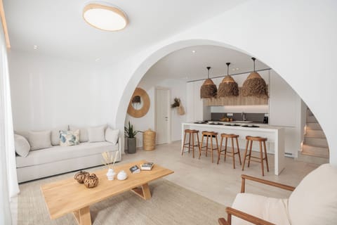 Deluxe Maisonette with Hot Tub | Living area