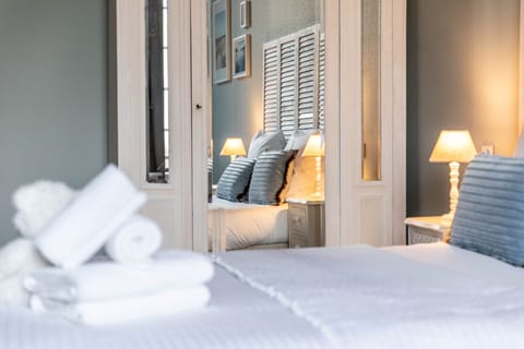 Standard Double Room, Non Smoking | Minibar, in-room safe, blackout drapes, iron/ironing board (on request)