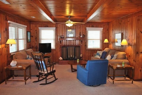 Cottage, 3 Bedrooms | Living room | TV, stereo