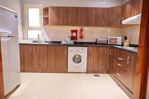 Bathtub, free toiletries, hair dryer, bathrobes