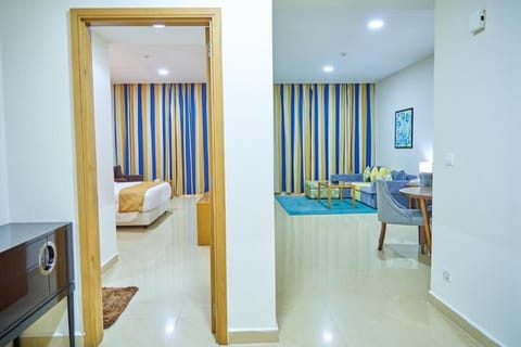 Apartment | Living area | 32-inch LCD TV with satellite channels, TV