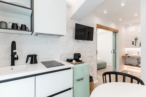 Premium Suite with Private Pool | Premium bedding, in-room safe, soundproofing, free cribs/infant beds