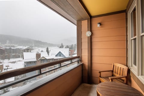 Condo, 2 Bedrooms | Property grounds