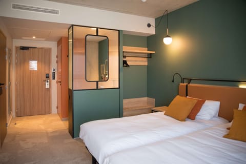 Standard Room, 2 Twin Beds | Premium bedding, desk, laptop workspace, soundproofing