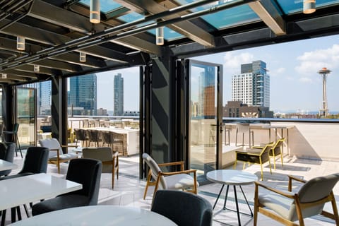 2 bars/lounges, rooftop bar