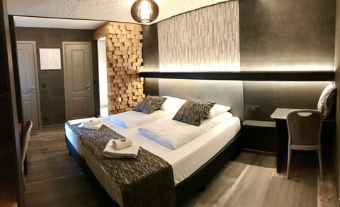 Laptop workspace, free WiFi, bed sheets