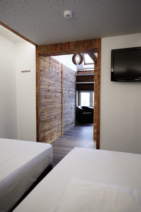 Standard Twin Room, 2 Twin Beds | Laptop workspace, free WiFi, bed sheets