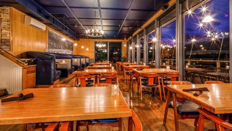 Breakfast, lunch, dinner served; American cuisine 