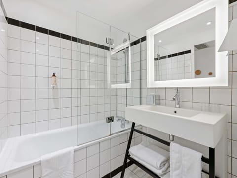 Standard Room, 2 Twin Beds | Bathroom | Rainfall showerhead, eco-friendly toiletries, towels